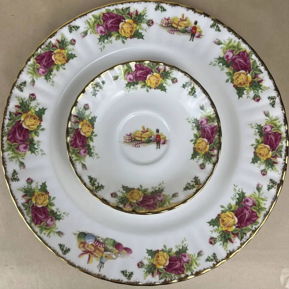 2 Sets Royal Albert‎ CHRISTMAS MAGIC Dinner Plate, Tea Cup & Saucer Bone China